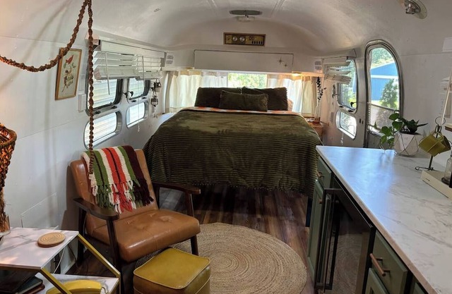 Cozy 1BD Vintage Airstream Experience @ Kentucky Horse Park