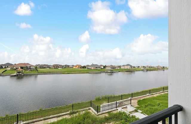 Cozy Waterfront 2-bedroom apartment in serene Slidell