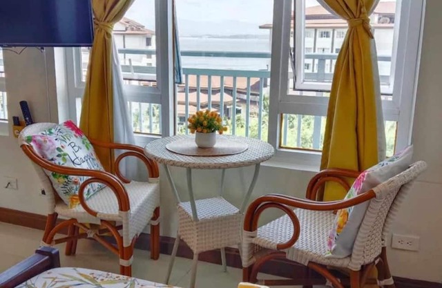 Spacious Studio unit with balcony and seaview