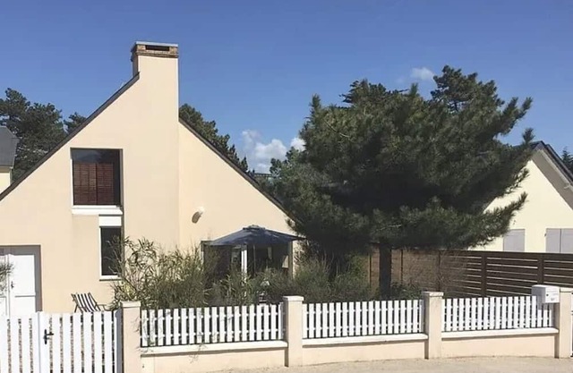 A 50m de la mer, jolie villa tout confort idéale pour des vacances en famille.