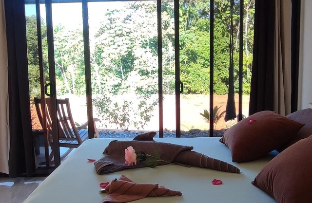 Kocorica Chambre privée avec terrasse et salle de bain dans la nature.