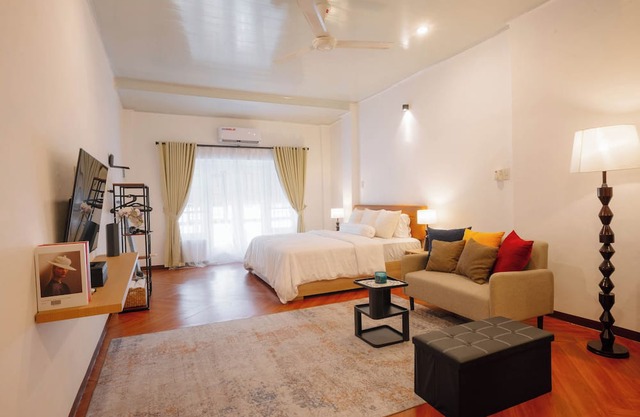 CBD Studio2 @Next to Sun Plaza Mall!
