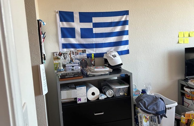 Cozy 1-bedroom apartment in Athens with AC, WiFi, fitness room, and a pool!