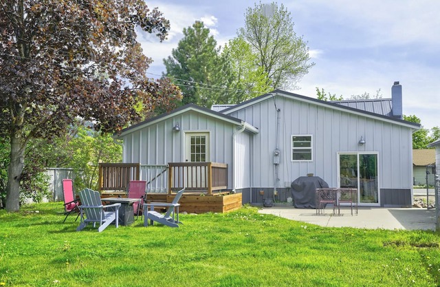 Lovely New Studio WiFi, Fenced Yard, Washer Dryer, Private Parking in Missoula