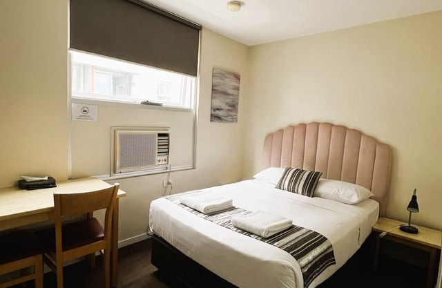 Central Melbourne Studio for 2 | Walk to Markets & Cafes