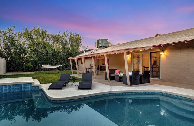 Paradise Scottsdale - 6 Beds / 4 Bedrooms + Pool!