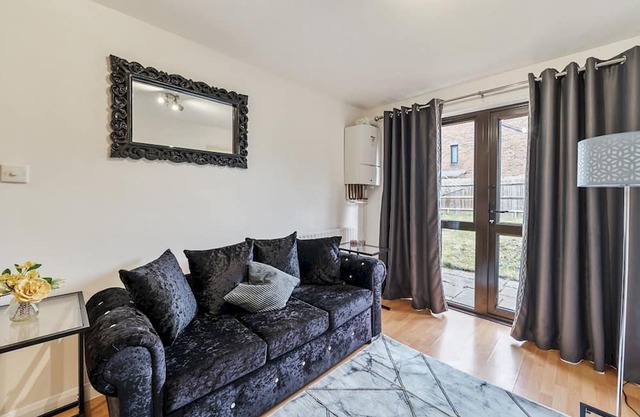 Cosy 1Bed Weybridge Ideal for 2! | Pass the Keys