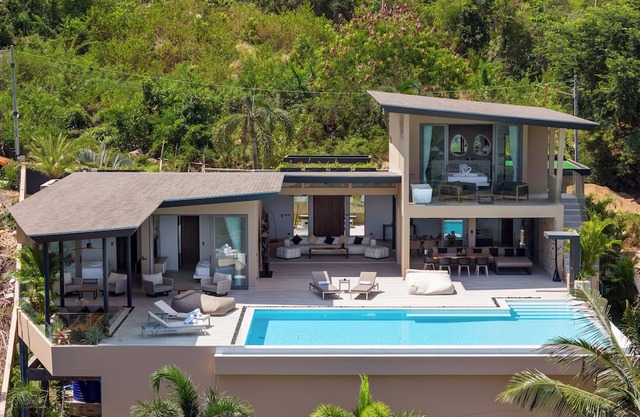 Luxury 4 bedroom villa in Koh Samui with stunning sea views to Koh Phangan