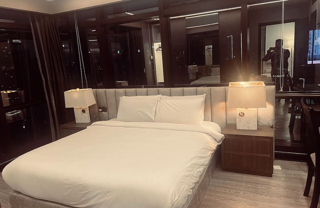 Chic 2-bedroom hotel suites with AC, fitness room in vibrant Kuala Lumpur