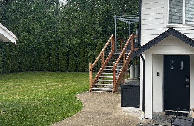 Cozy 1-bedroom apartment in delightful Kirkland with WiFi, AC