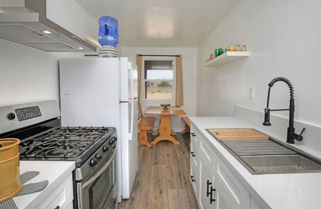 Cuyama Dew Drop Inn HWY 166 updated apartment unit 3