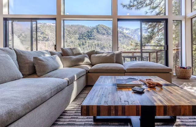 A House in the Mountains - Modern Spacious & Views