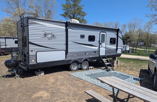 Quaint RV with AC in charming Oxford