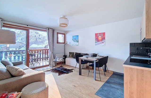 Cozy apartment with mezzanine and balcony, ski-in/ski-out, Wi-Fi included