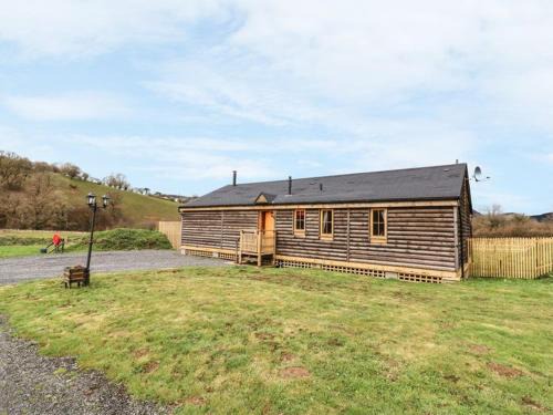 Alpaca cabin-mountain view-hot tub-rural retreat