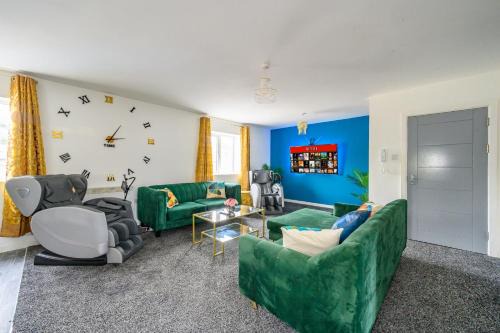 F1TR Luxurious & Comfy Stay