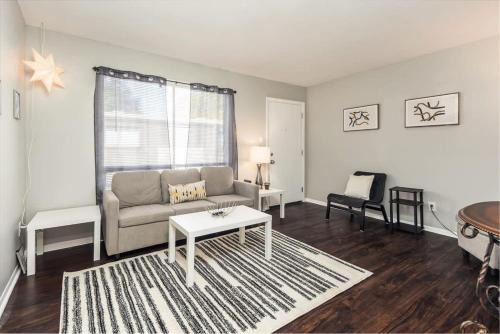 Cozy 2BR Haven for Families Near U of Memphis TF14