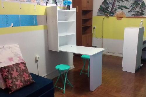 Apartamento INTEIRO e MOBILIADO