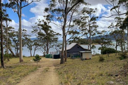 Bruny Island, Secluded Waterfront on 5 acres