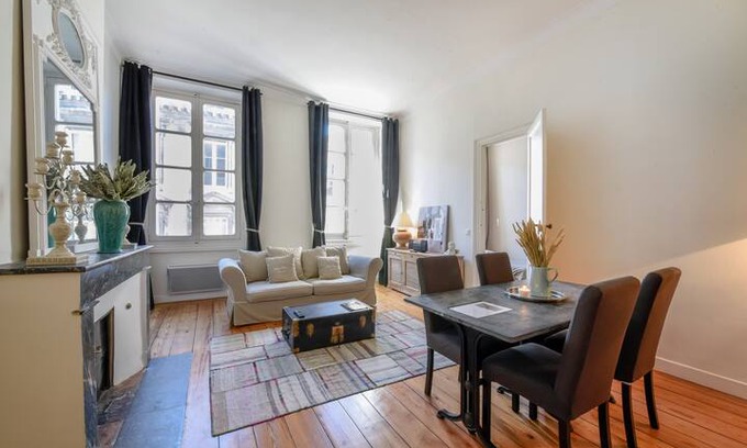 Hotel de Ville - Quinconces Appartement | THE TROIS CONILS apartment: heart of Bordeaux city