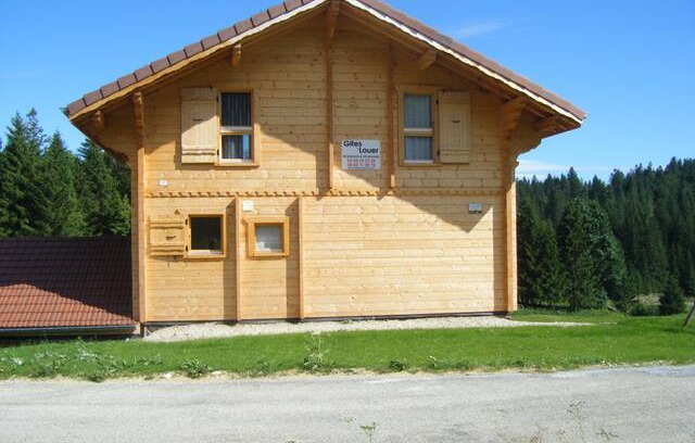 Rondefontaine Villa | Location chalet 8 personnes dans le val de Mouthe.