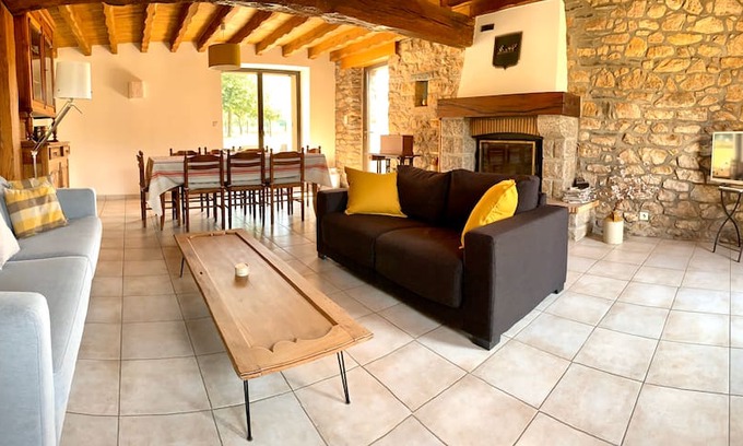 Bains-sur-Oust Maison | Maison entière de caractère, 4 chambres