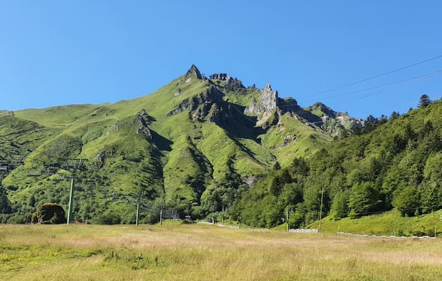 Aydat Maison | Gîte au pied des volcans d'Auvergne Chambre Margot