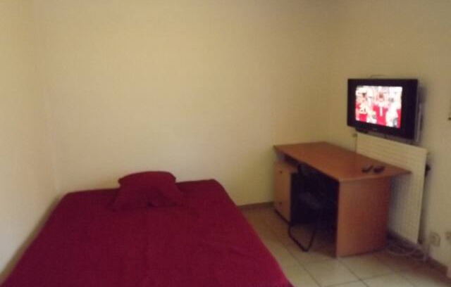 Merignac Maison | Vaste chambre double avec accès au jardin.
