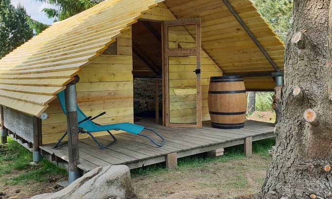 Eyne Autre | Cabane trappeur avec les chiens de traîneaux