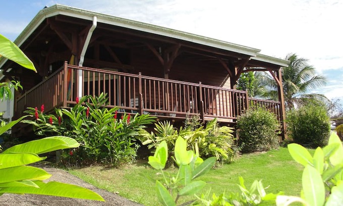 Sainte-Rose Maison | Joli bungalow DEDAY avec vue sur mer et montagne