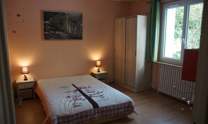Cugnaux Maison | Grande chambre avec petit déjeuner