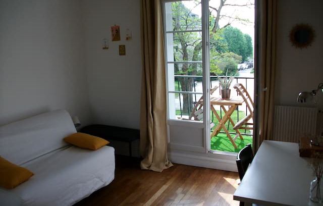Saint-Jean Eudes Saint-Gilles Appartement | Caen centre, chambre avec petit balcon privatif.