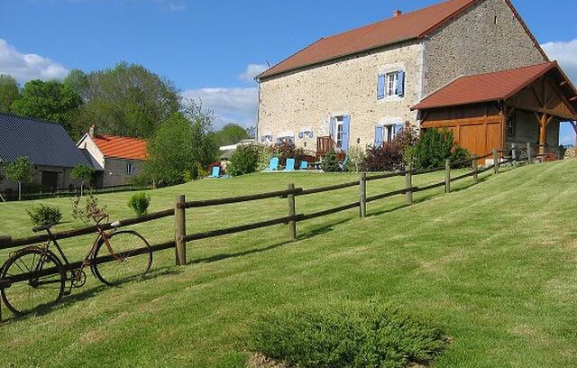 Jouillat Maison | Gîte de charme avec étang au Pré des Vergnes
