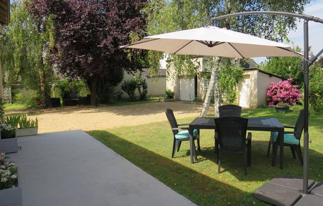 Saint-Clement-des-Levees Maison | GITE "LA VILLA BRUNE" - *** GITE DE FRANCE