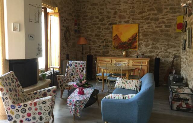 Miramas Villa | Villa Art Déco piscine et cuisine d'été