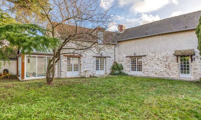 Longnes Maison | Lush Mansion in Longnes with Private Swimming Pool