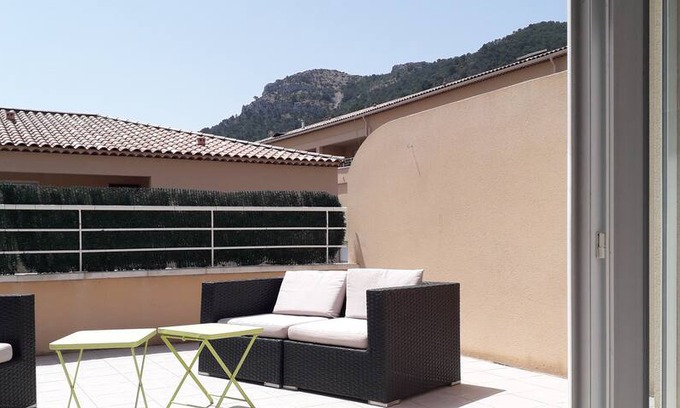 Saint-Savournin Appartement | Joli T2 , village accueillant et central