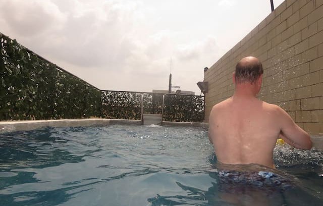 Bonapriso Appartement | Piscine et ascenceur en face Entrelec Bali