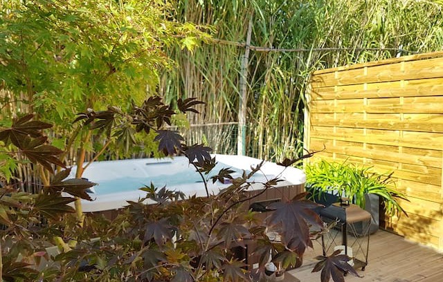 Moussan Maison | Gite Les Roseaux jacuzzi extérieur privatif