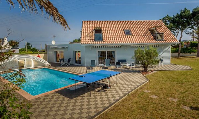 Guisseny Villa | Quaint Villa in Guissény with Garden