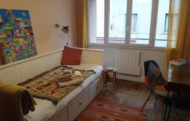Zola - Pressense Appartement | Bed and breakfast in a cosy apartment