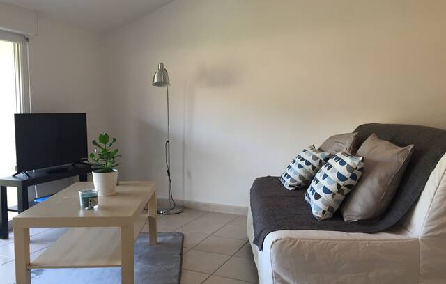 Arenes Romaines - Saint-Martin-du-Touch Appartement | T2 calme moderne quartier Saint Martin du Touch-1