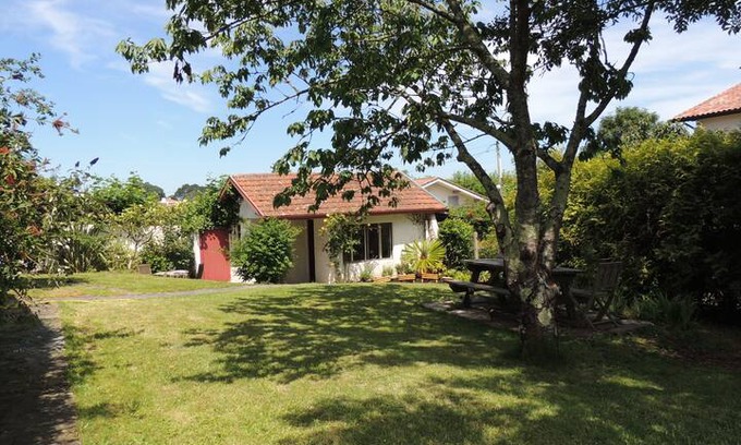 Bayonne Maison | Bed and Breakfast : private bungalow and parking