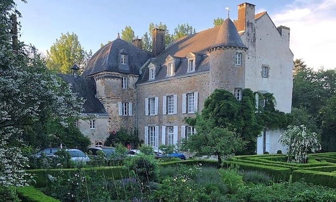 La Croixille Villa | Chateau de La Rongere