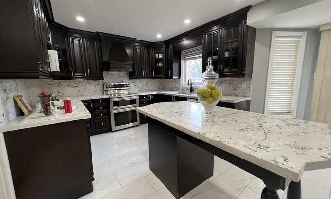 Scarborough Maison | Cozy Upscale Scarborough Home!