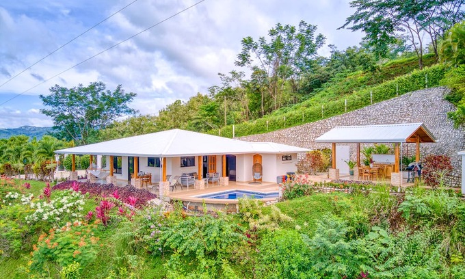 Samara Maison | Beautiful House with breathtaking sunsets ocean, bay and Mountain View !