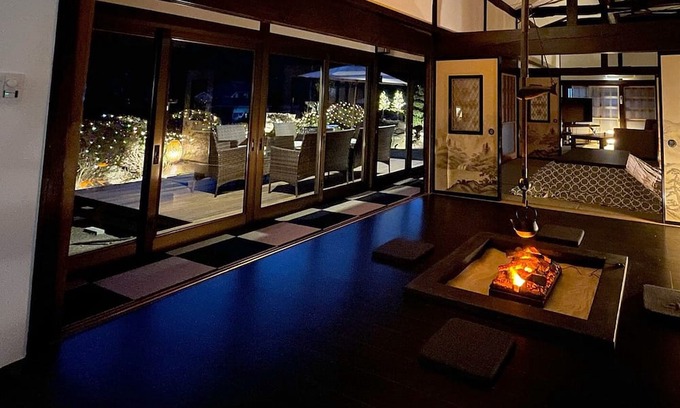 Wakamiko Maison | A house with a hearth surrounded by Mt Fuji and Y / Hokuto Yamanashi