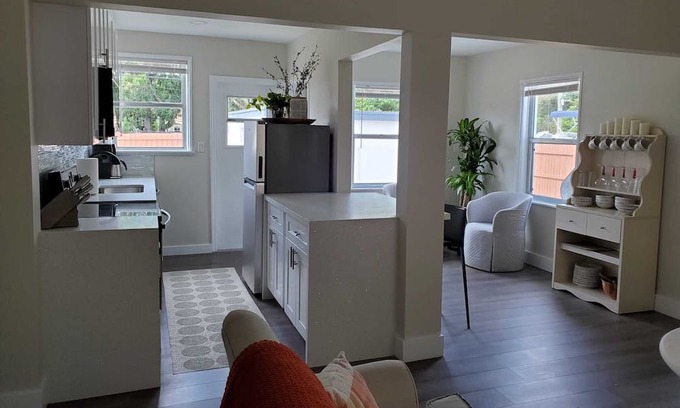 Delray Beach Maison | 5 Min Walk to the Ave 5 min Drive to the Beach! Pet friendly!