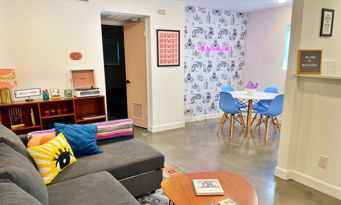 Clarksville Copropriété | Instagrammable Condo Walkable to All in Austin!