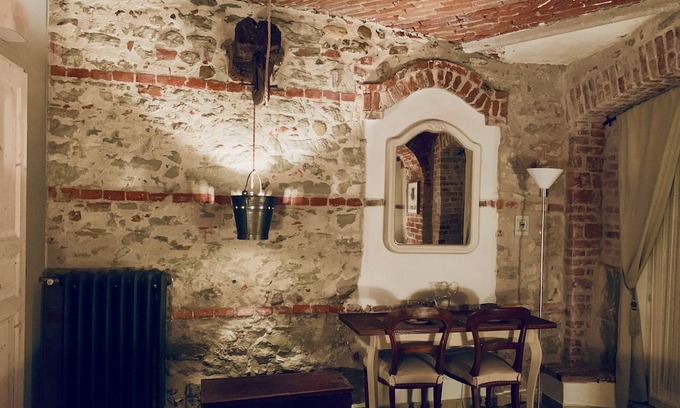 Gassino Torinese Cabine | Old Well Suite in Antique Farm with Outdoor Spa in the Countryside